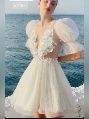 Wedding Bride Mini Dress Puff-Sleeve Tulle Dress with Floral Appliqué and pearls
